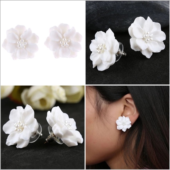 White flower earrings - Picture 4 of 7